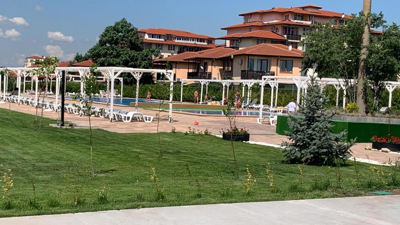 Apartcomplex Chateau Aheloy Exterior foto