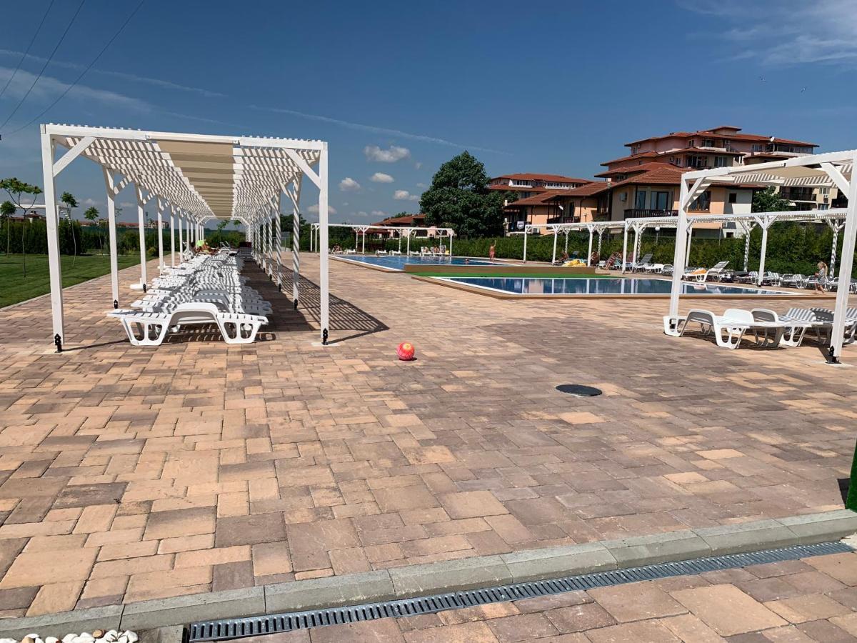 Apartcomplex Chateau Aheloy Exterior foto
