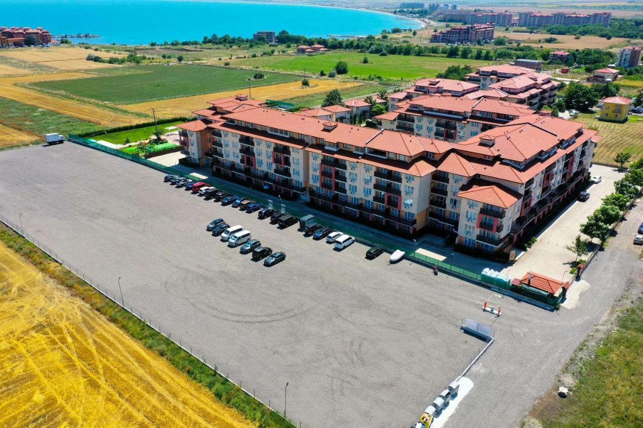 Apartcomplex Chateau Aheloy Exterior foto