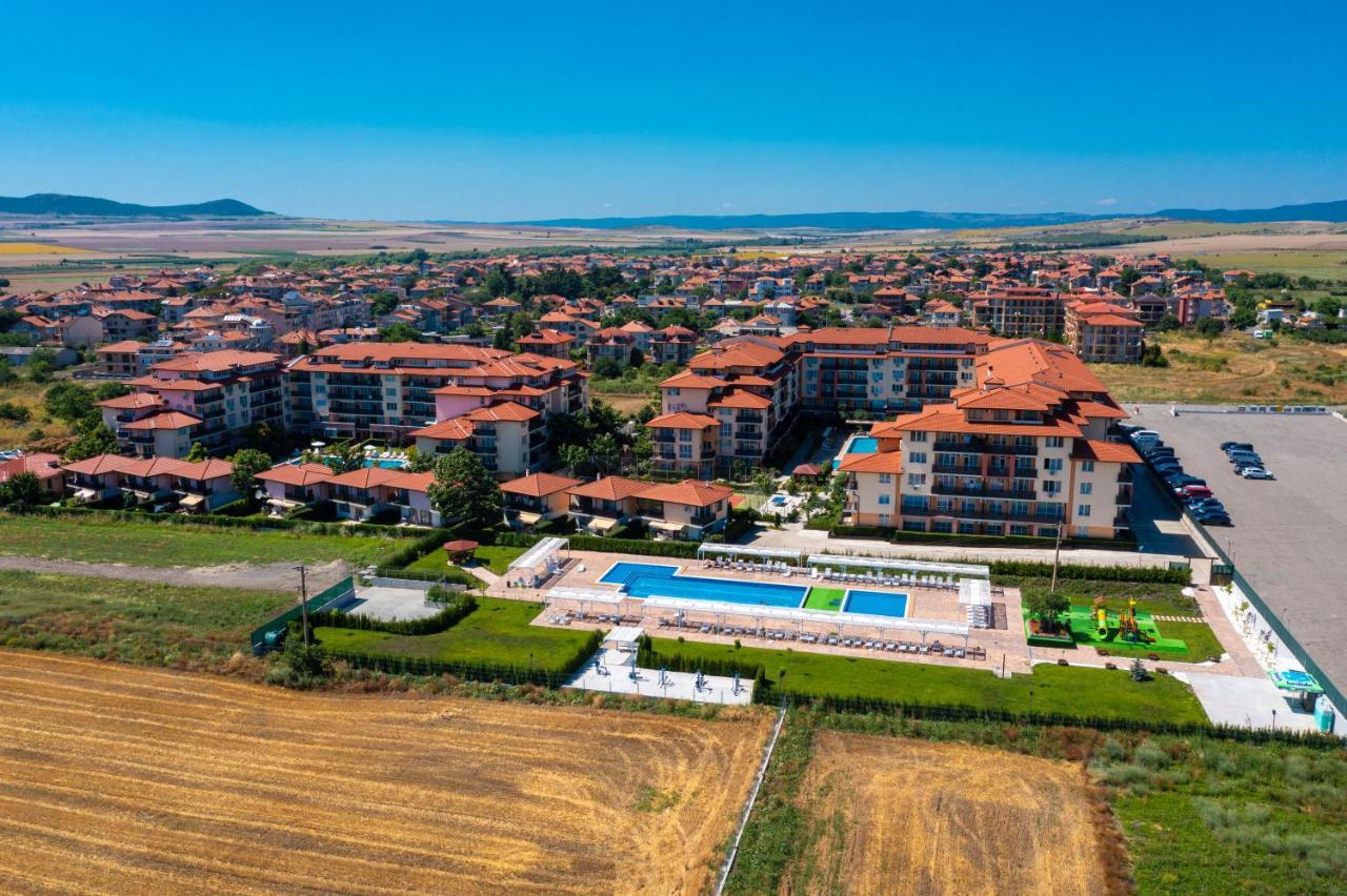 Apartcomplex Chateau Aheloy Exterior foto
