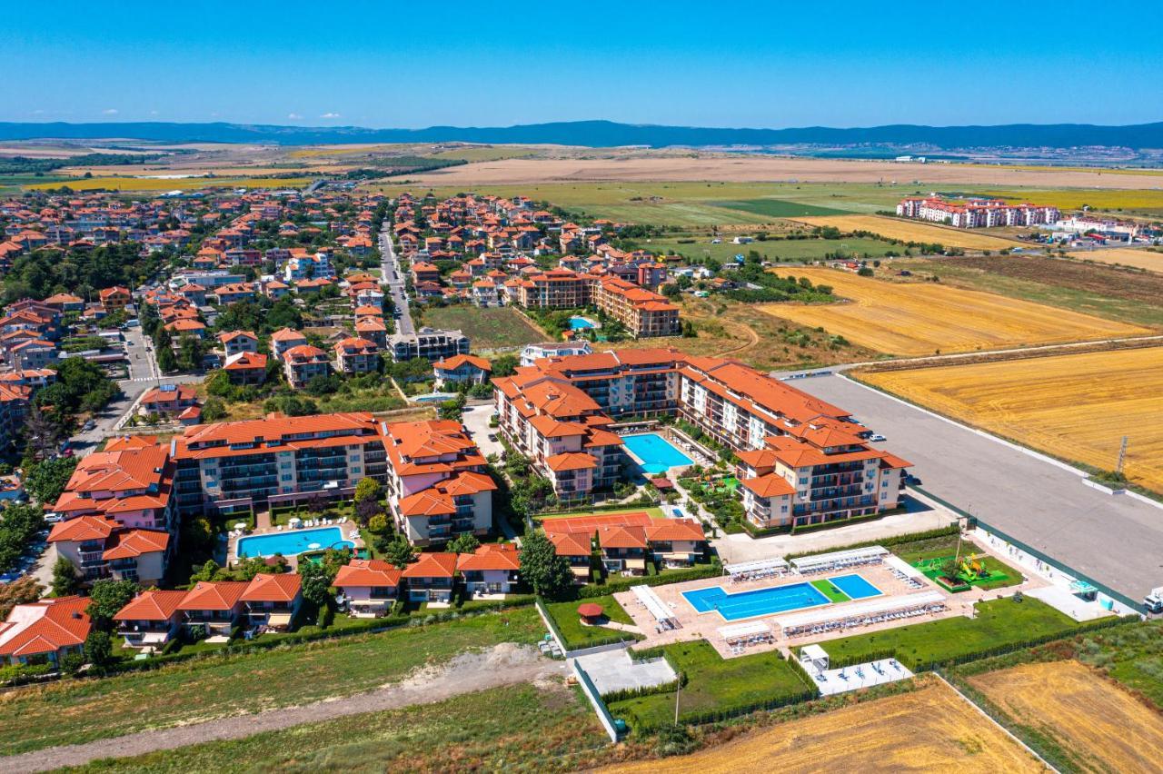 Apartcomplex Chateau Aheloy Exterior foto